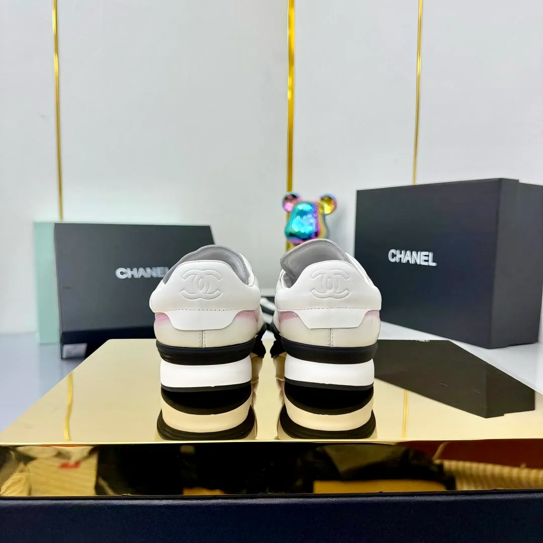 👟👟Ex-factory price 640👟👟 Top version Chanel Chanel - 2025 counter top casual sports shoes This sneaker is a classic design; the upper is electro-embroidered with a variety of techniques; the outsole is fashionable and sporty; it is unusual to incorporate a variety of color matching elements... The diversified mix and match is very beautiful and versatile, and can be used for leisure, fashion, sports and outdoor... ꫛꫀꪝ Go➫ Material: ❶The upper is made of: original cowhide ❷The inner lining is made of: original imported sheepskin ❸The outsole is based on: original TPU combination outsole Full set of boutique packaging for women 35–41 👉